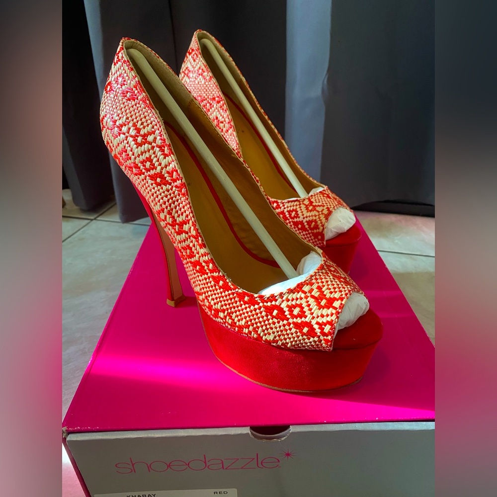 ShoeDazzle Red and Straw colored Heels size 8 1/2